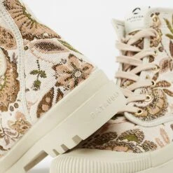 Pataugas AUTHENTIQUE M/FL F4H BEIGE 15 Pataugas AUTHENTIQUE M/FL F4H BEIGE -Pataugas Chaussure OGMFLF4H628180150 BEIGE Detail